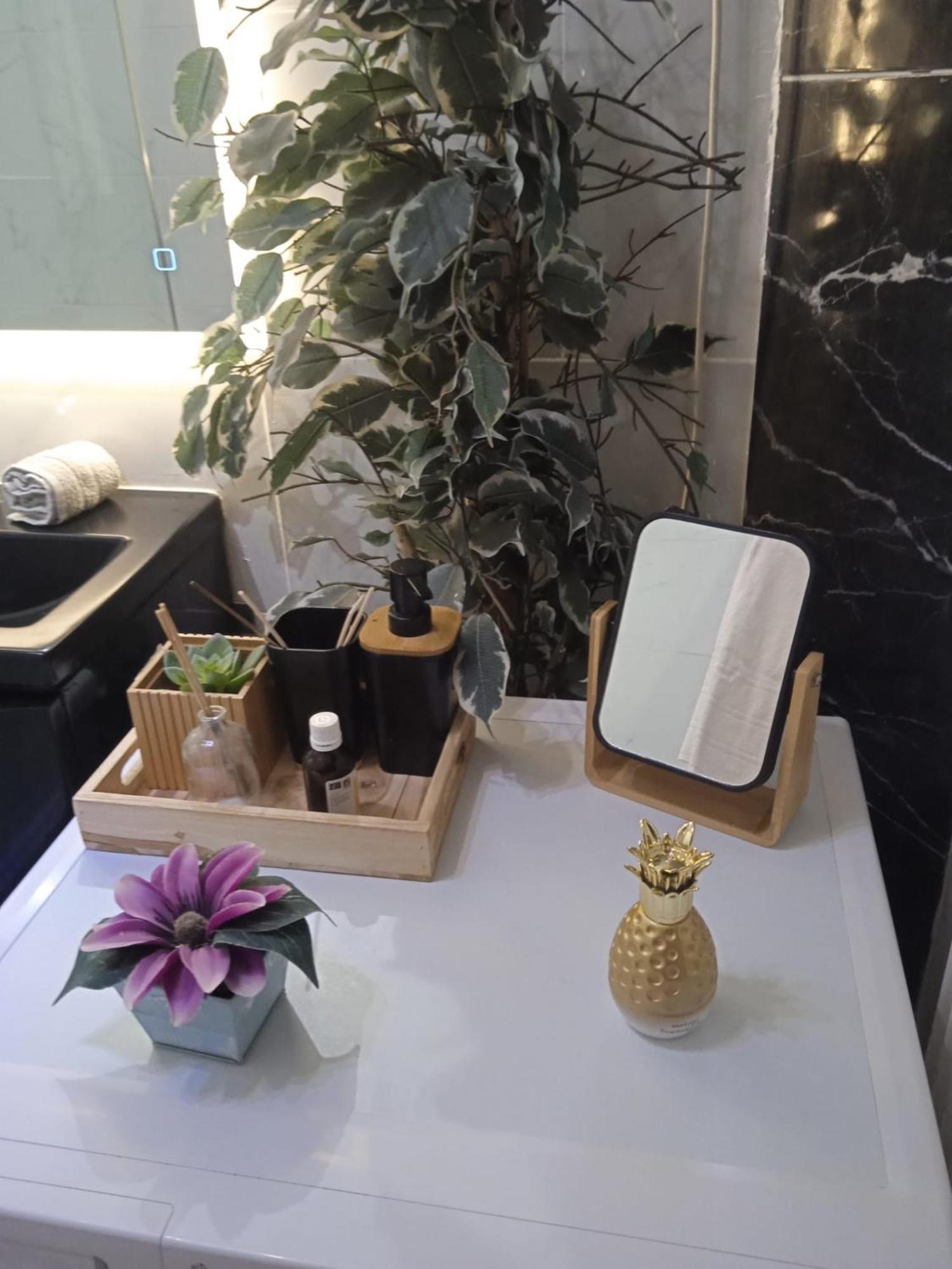 Tout Confort - Clim- Salle De Bain Commune นีมส์ ภายนอก รูปภาพ