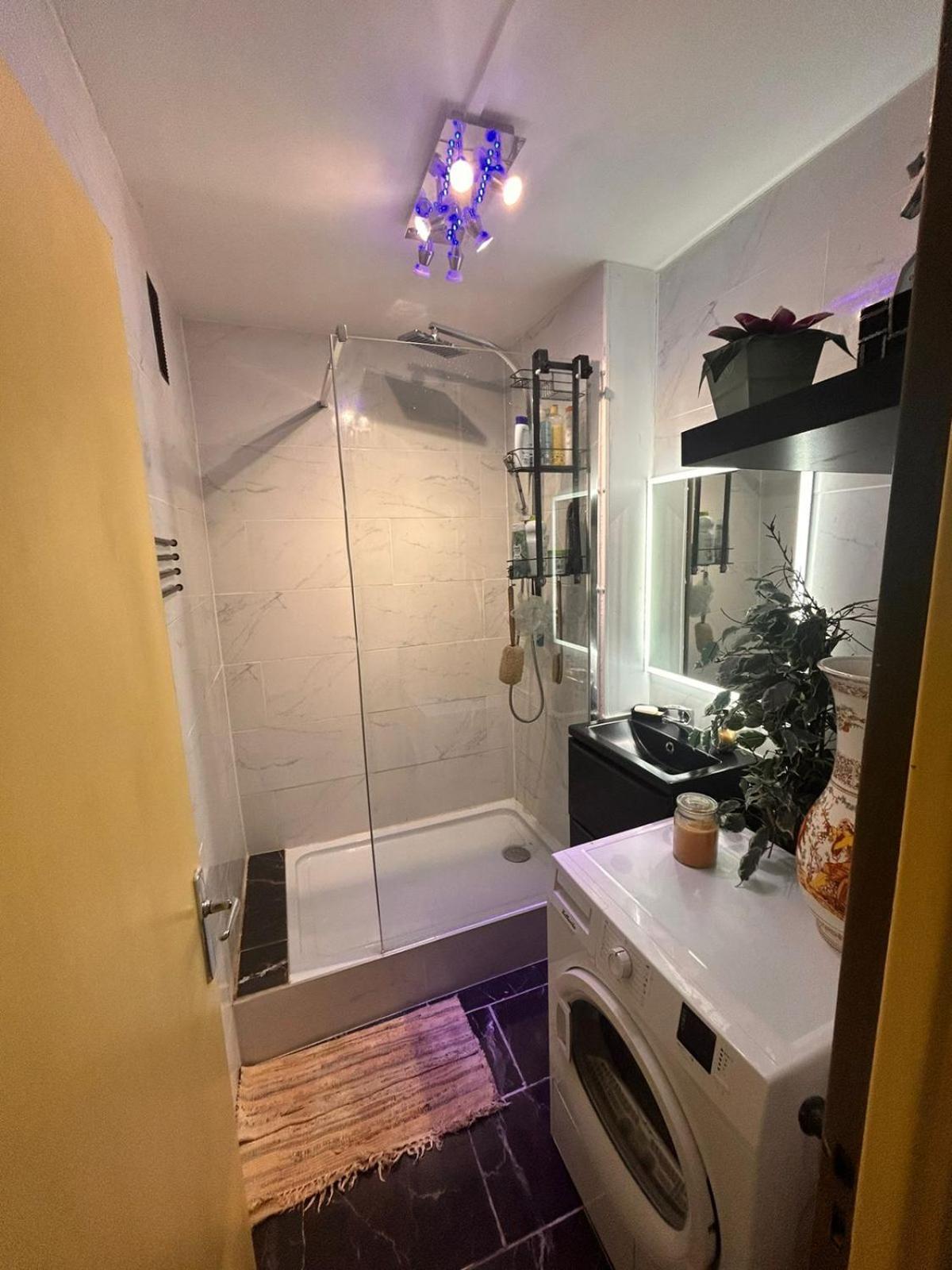 Tout Confort - Clim- Salle De Bain Commune นีมส์ ภายนอก รูปภาพ